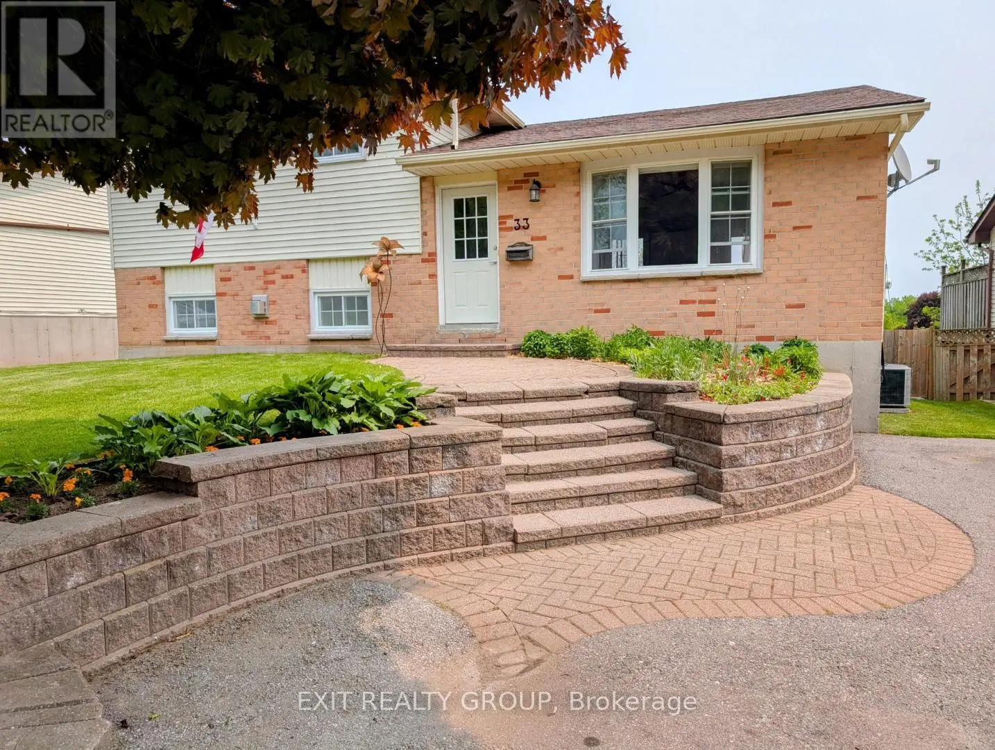 33 Bleeker Avenue, Quinte West, Ontario  K8V 5Y2 - Photo 2 - X12199791
