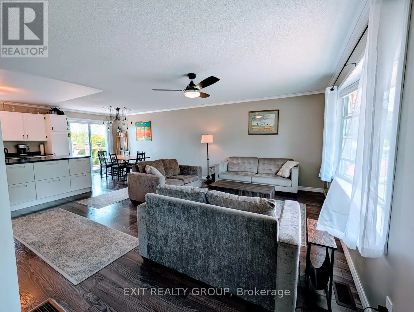 33 Bleeker Avenue, Quinte West, Ontario  K8V 5Y2 - Photo 3 - X12199791