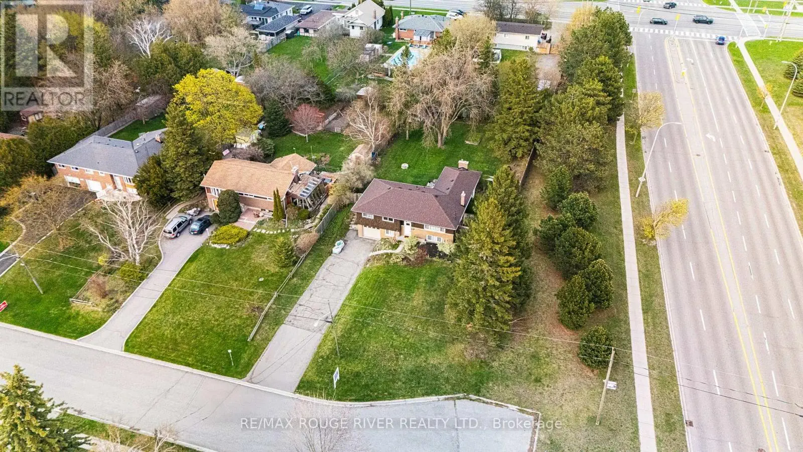 133 Elizabeth Crescent, Whitby, Ontario  L1N 3S1 - Photo 1 - E12199978
