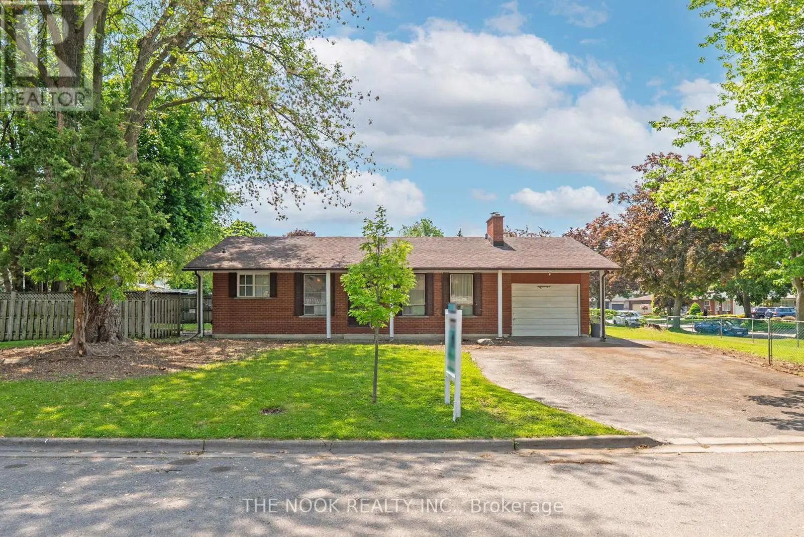 955 Hawthorne Court, Oshawa, Ontario  L1H 2H4 - Photo 1 - E12200024