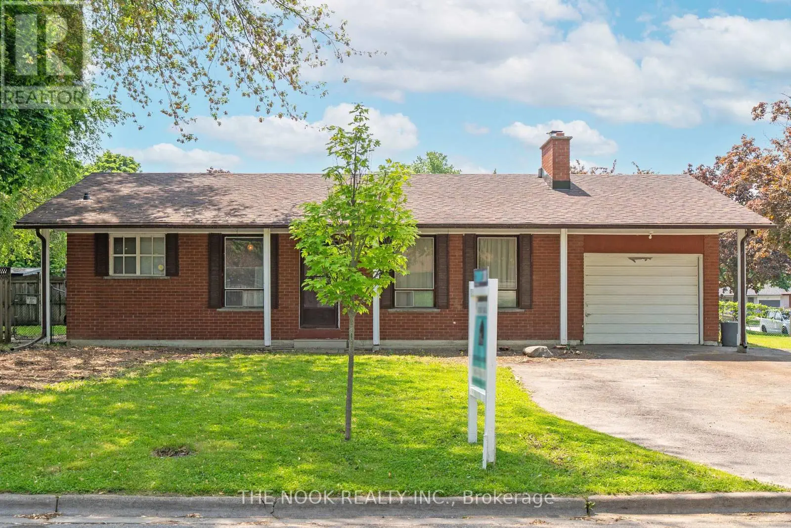 955 Hawthorne Court, Oshawa, Ontario  L1H 2H4 - Photo 3 - E12200024