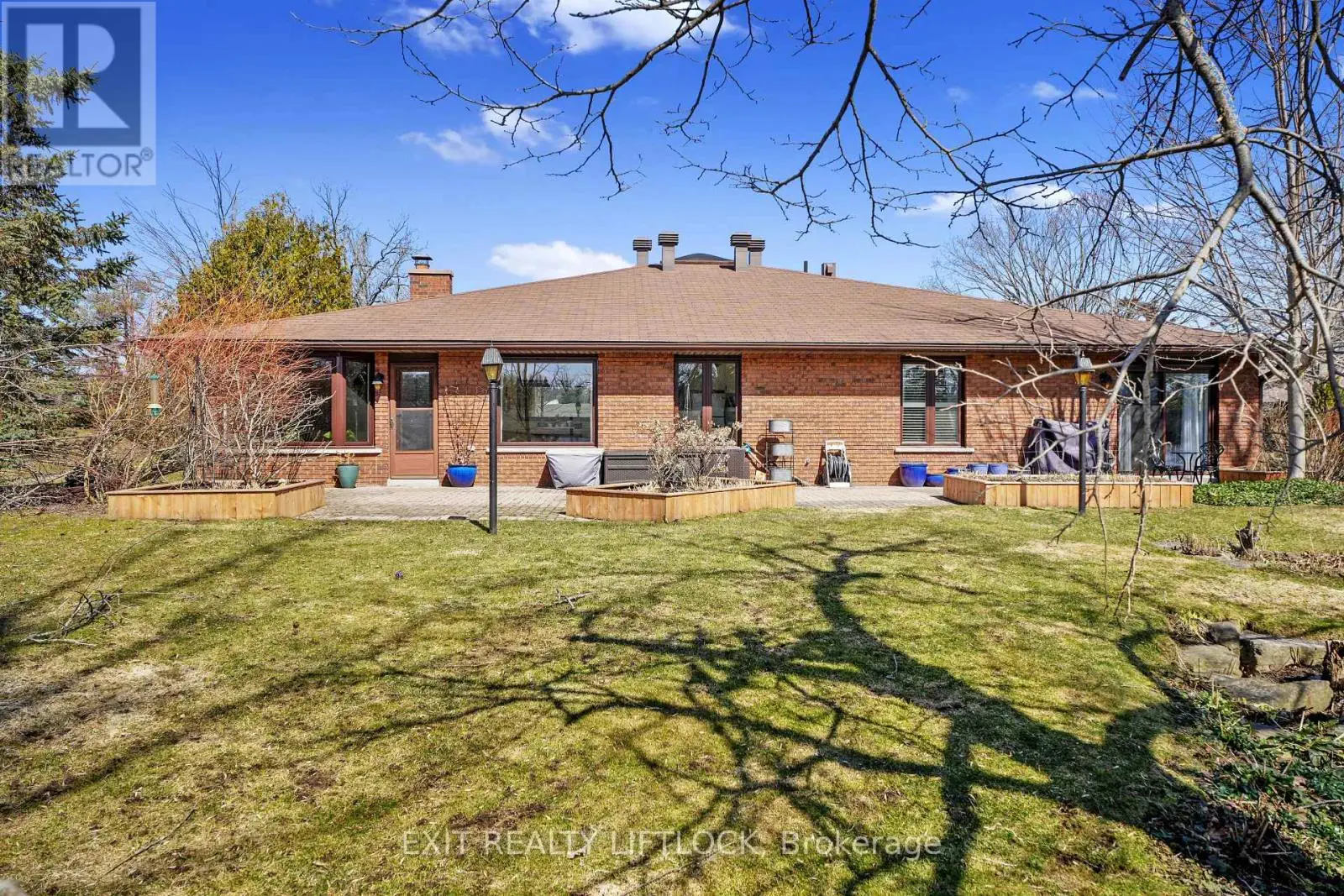 111 - 200 East Street S, Kawartha Lakes, Ontario  K0M 1A0 - Photo 1 - X12200481