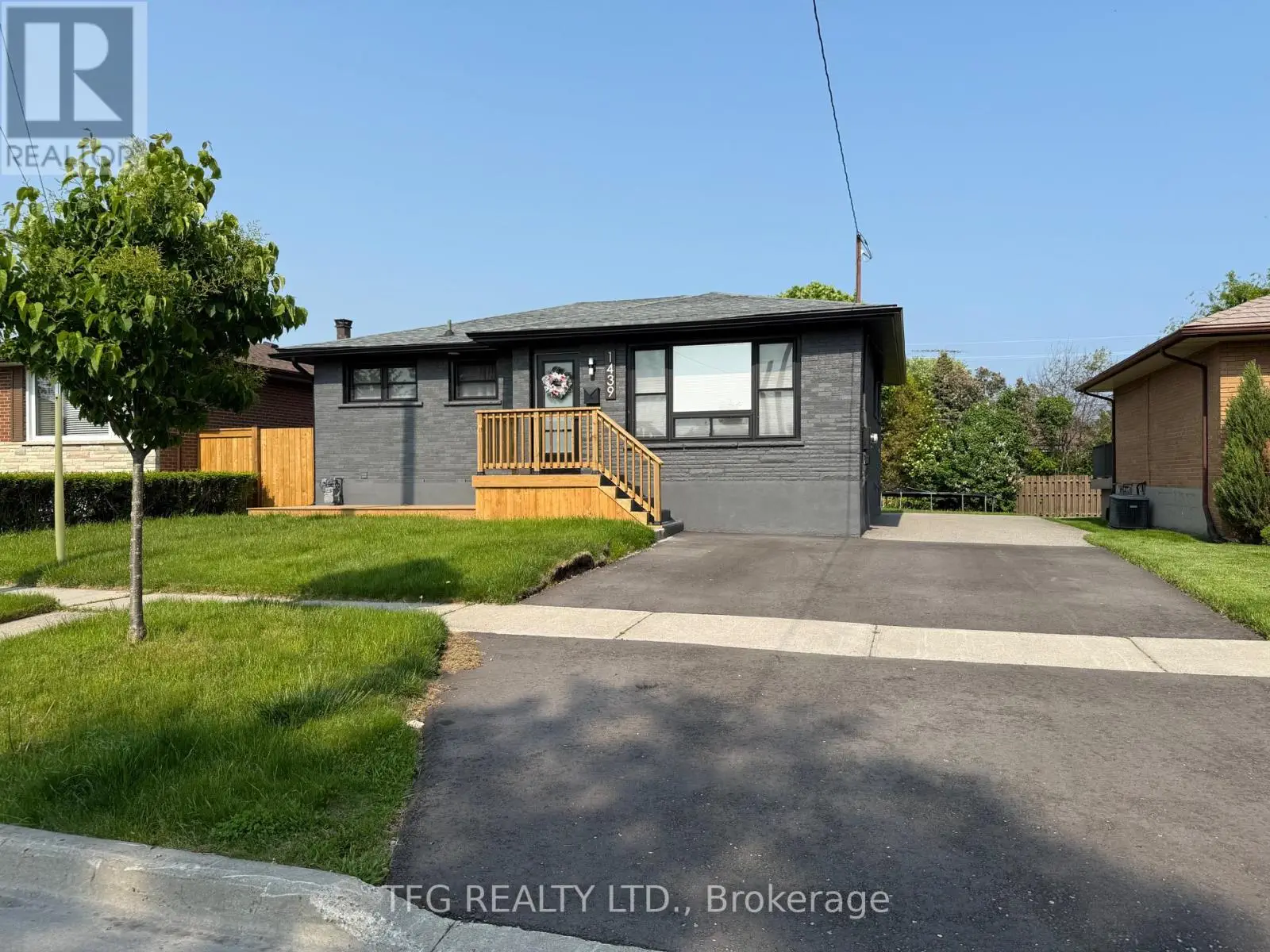 1439 Tremblay Street, Oshawa, Ontario  L1J 3X7 - Photo 2 - E12201413