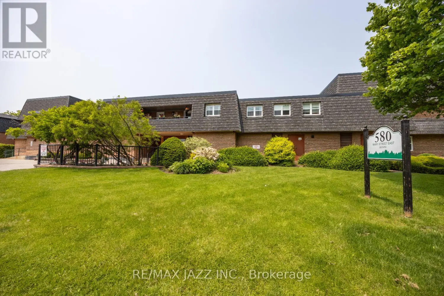 206 - 580 Mary Street E, Whitby, Ontario  L1N 2R3 - Photo 2 - E12201415