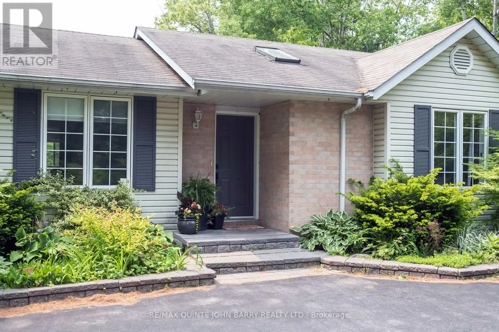 524 Christiani Road, Quinte West, Ontario  K8V 5P4 - Photo 3 - X12201475