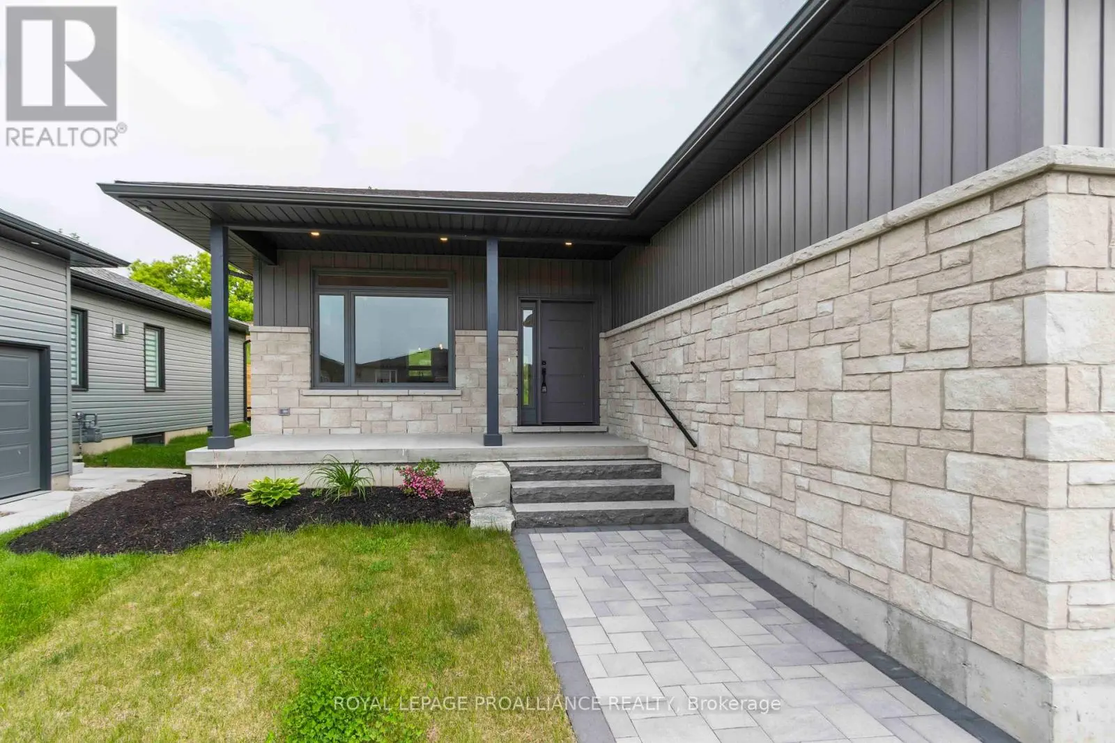 23 Schmidt Way, Quinte West, Ontario  K8V 0L5 - Photo 2 - X12201573