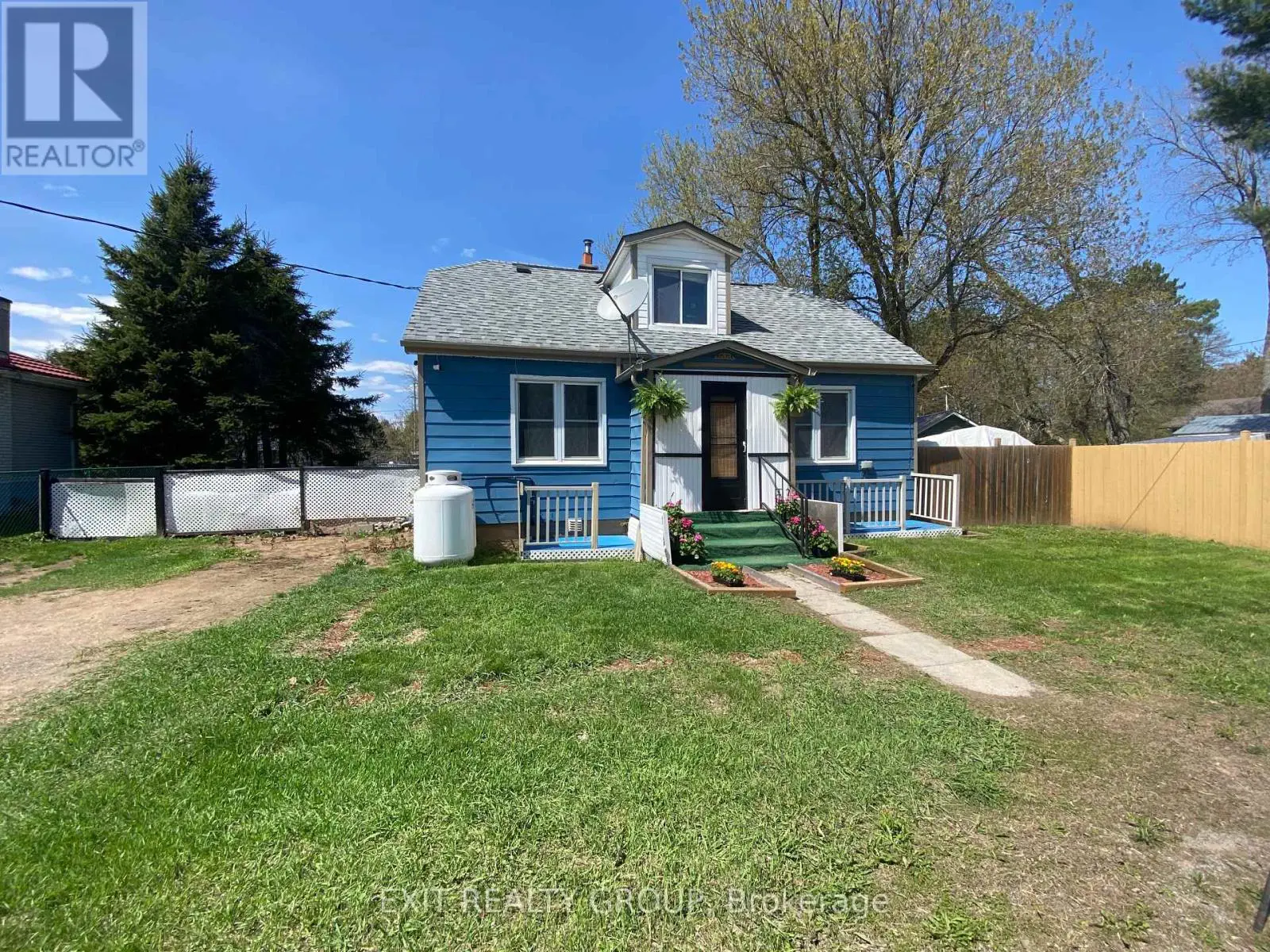 33 Glastonbury Road, Addington Highlands, Ontario  K0H 2G0 - Photo 2 - X12035903