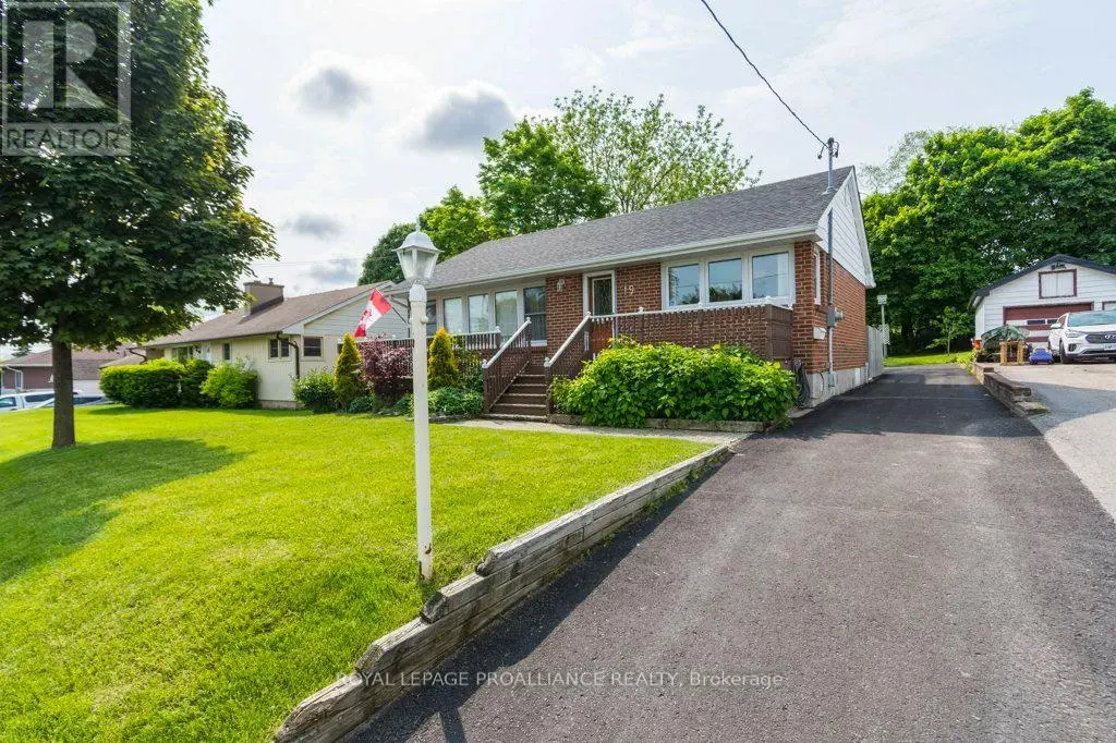 19 Craig Street, Belleville, Ontario  K8P 2J7 - Photo 3 - X12202993