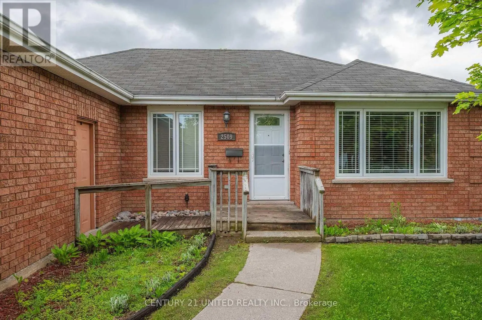 2509 Marsdale Drive, Peterborough East, Ontario  K9L 1Z4 - Photo 3 - X12189849