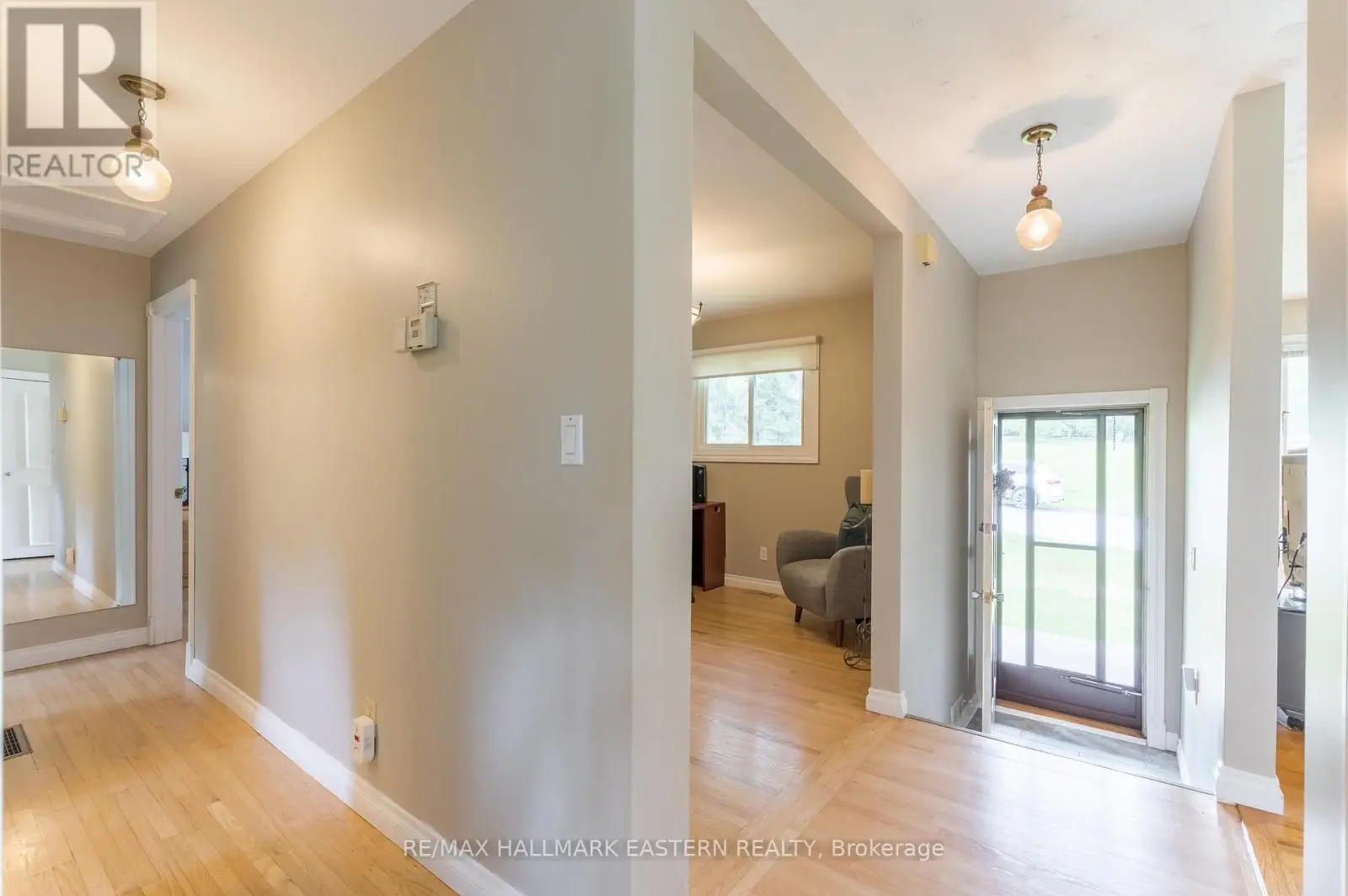 815 Stewart Drive, Peterborough South, Ontario  K9J 7R3 - Photo 3 - X12056595