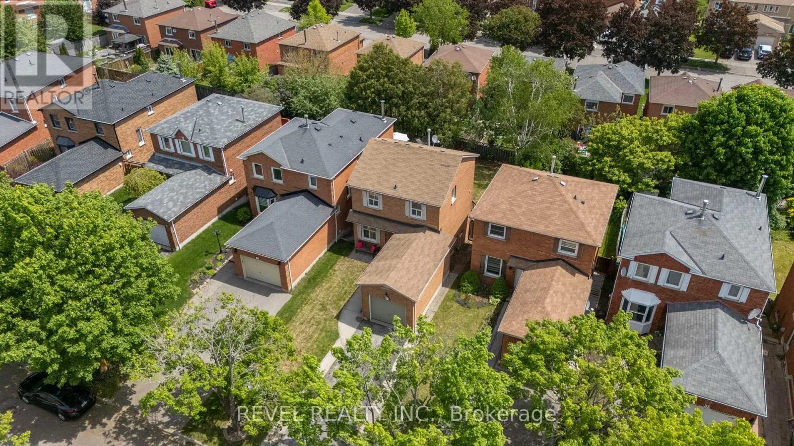 29 Fernbank Place, Whitby, Ontario  L1R 1S9 - Photo 1 - E12203869