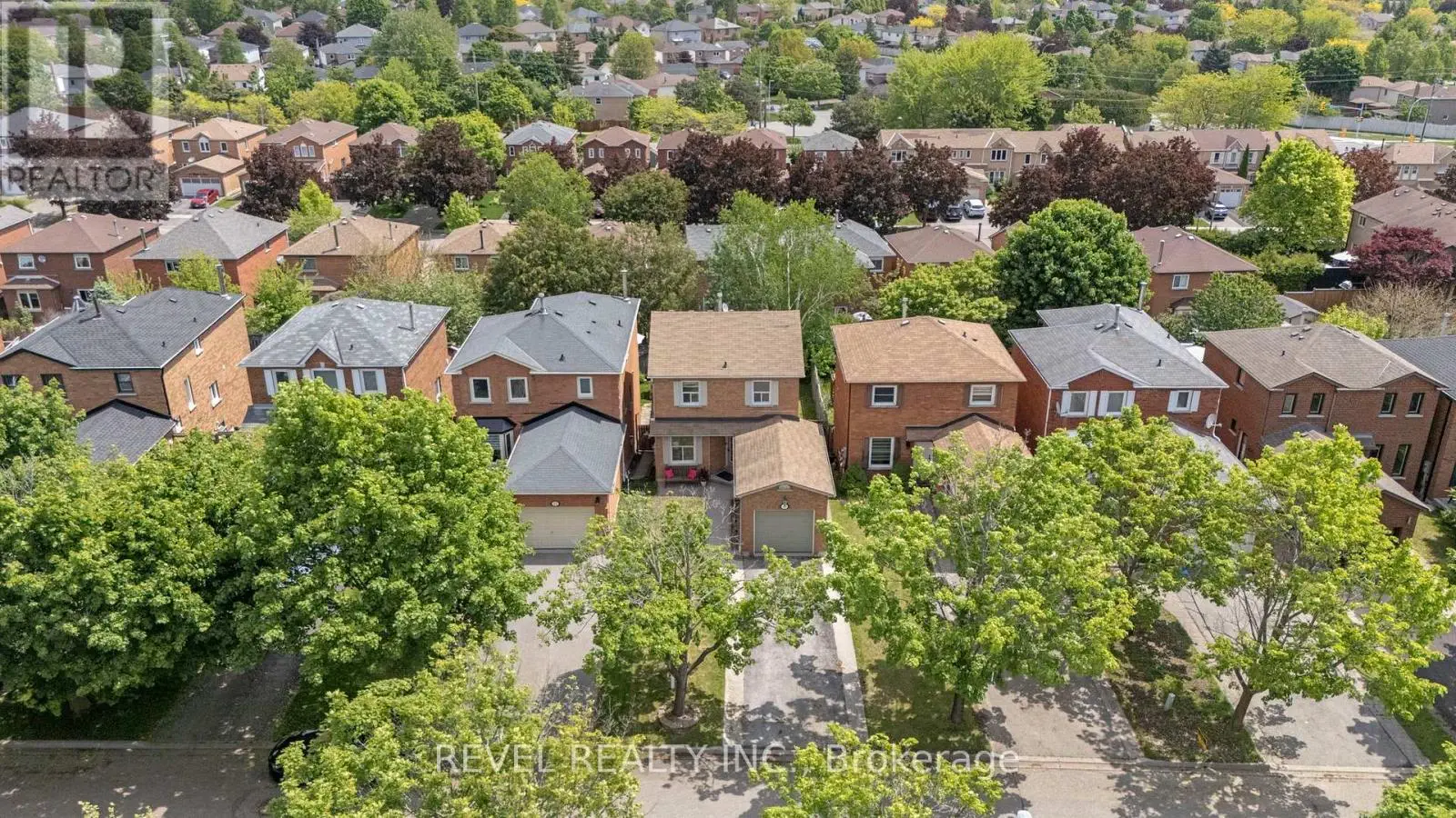 29 Fernbank Place, Whitby, Ontario  L1R 1S9 - Photo 2 - E12203869