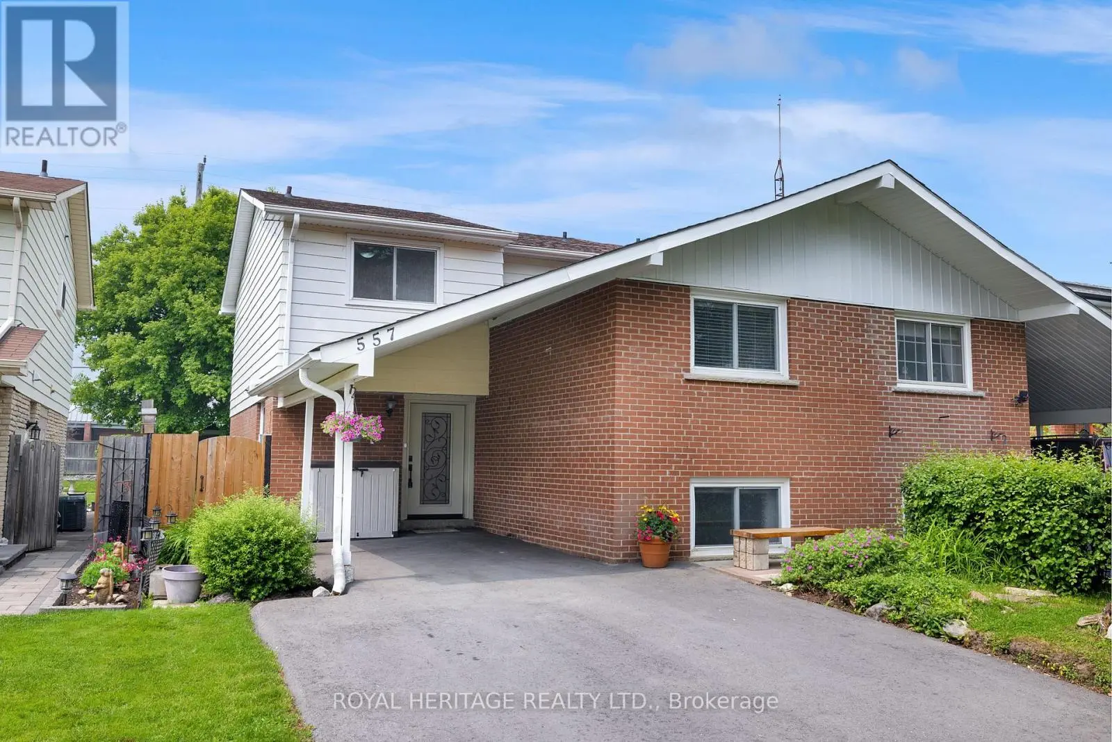 557 Berwick Crescent, Oshawa, Ontario  L1J 3E6 - Photo 1 - E12204376