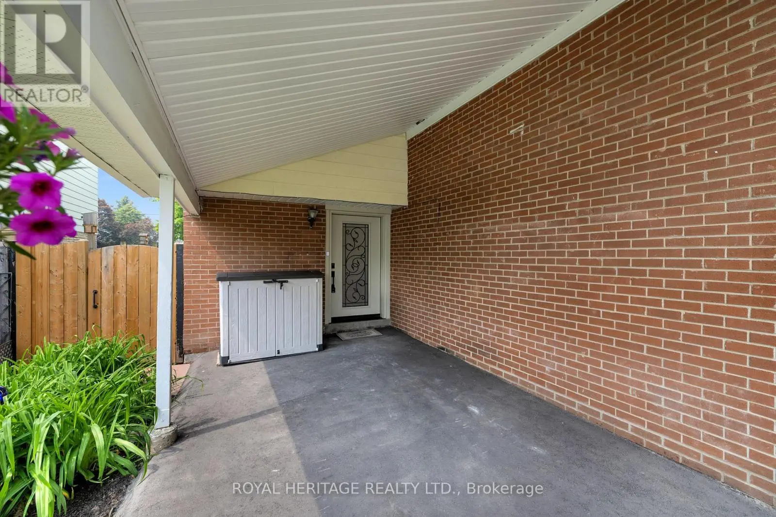 557 Berwick Crescent, Oshawa, Ontario  L1J 3E6 - Photo 2 - E12204376