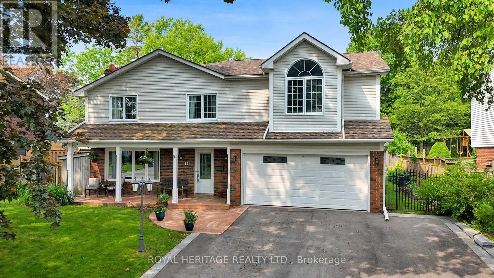 314 St Lawrence Street, Whitby, Ontario  L1N 1H1 - Photo 2 - E12197432