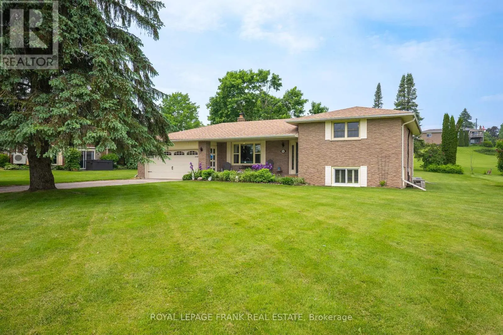 383 Old Surrey Lane, Kawartha Lakes, Ontario  K0M 1A0 - Photo 1 - X12207174