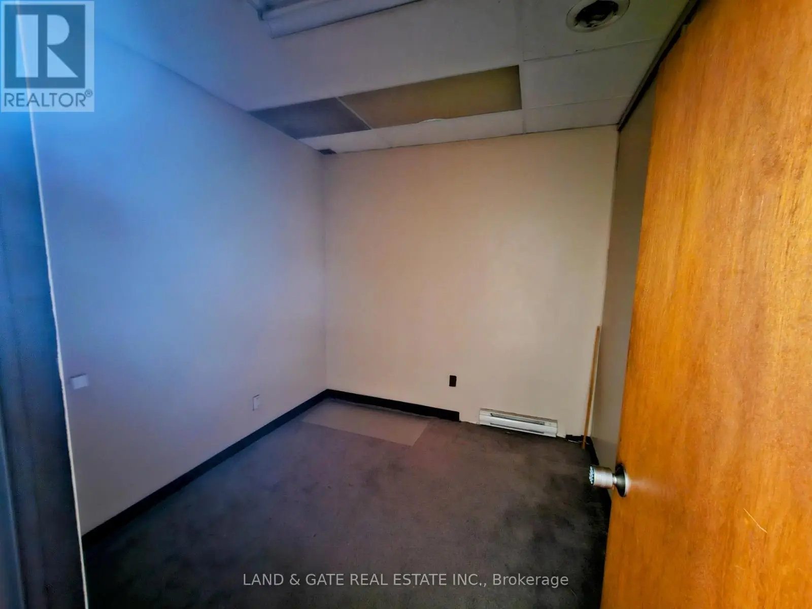 101 - 74 Simcoe Street S, Oshawa, Ontario  L1H 4G6 - Photo 3 - E12207289