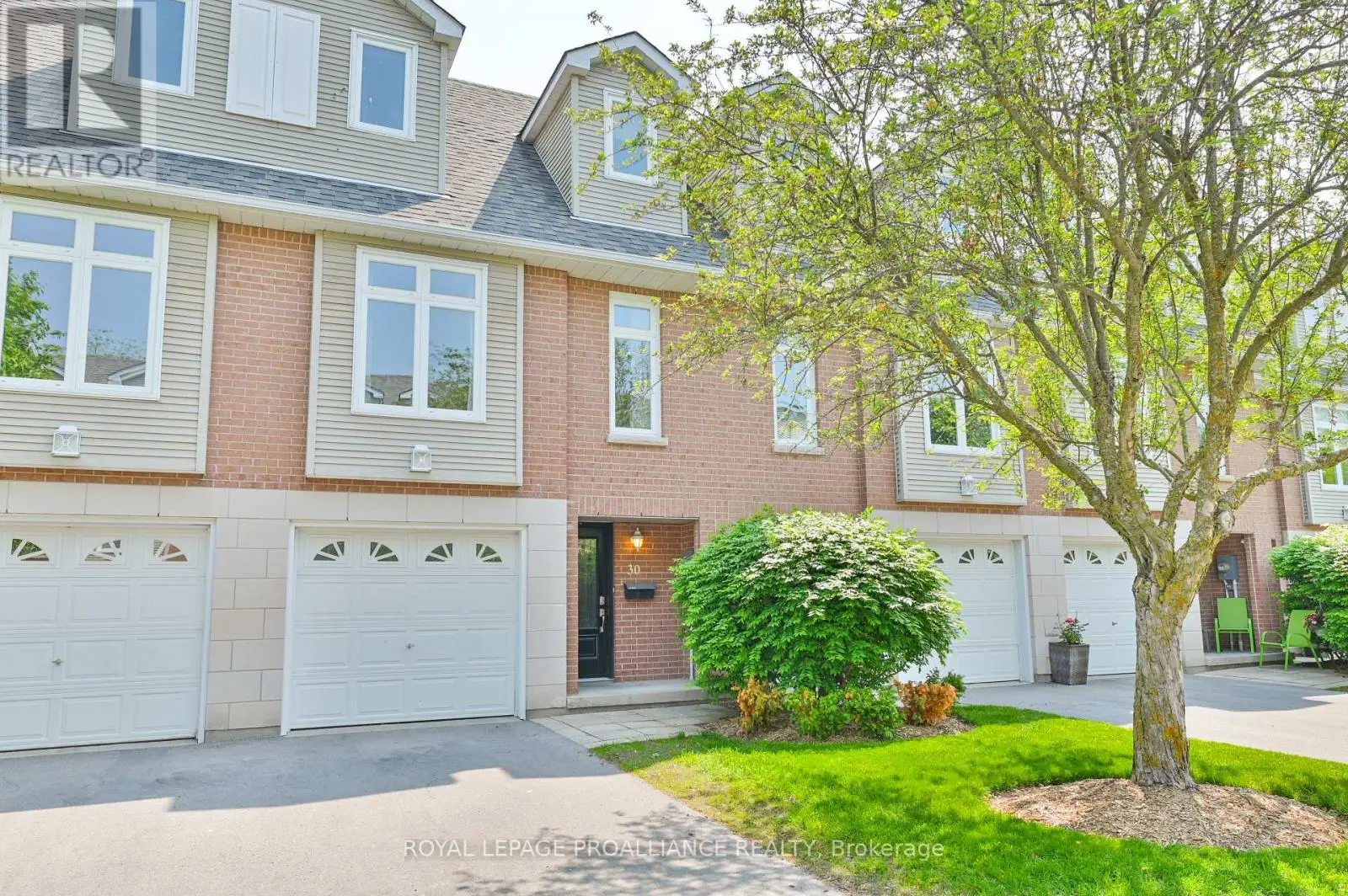 30 - 9 Progress Avenue, Belleville, Ontario  K8P 4Z3 - Photo 1 - X12207490