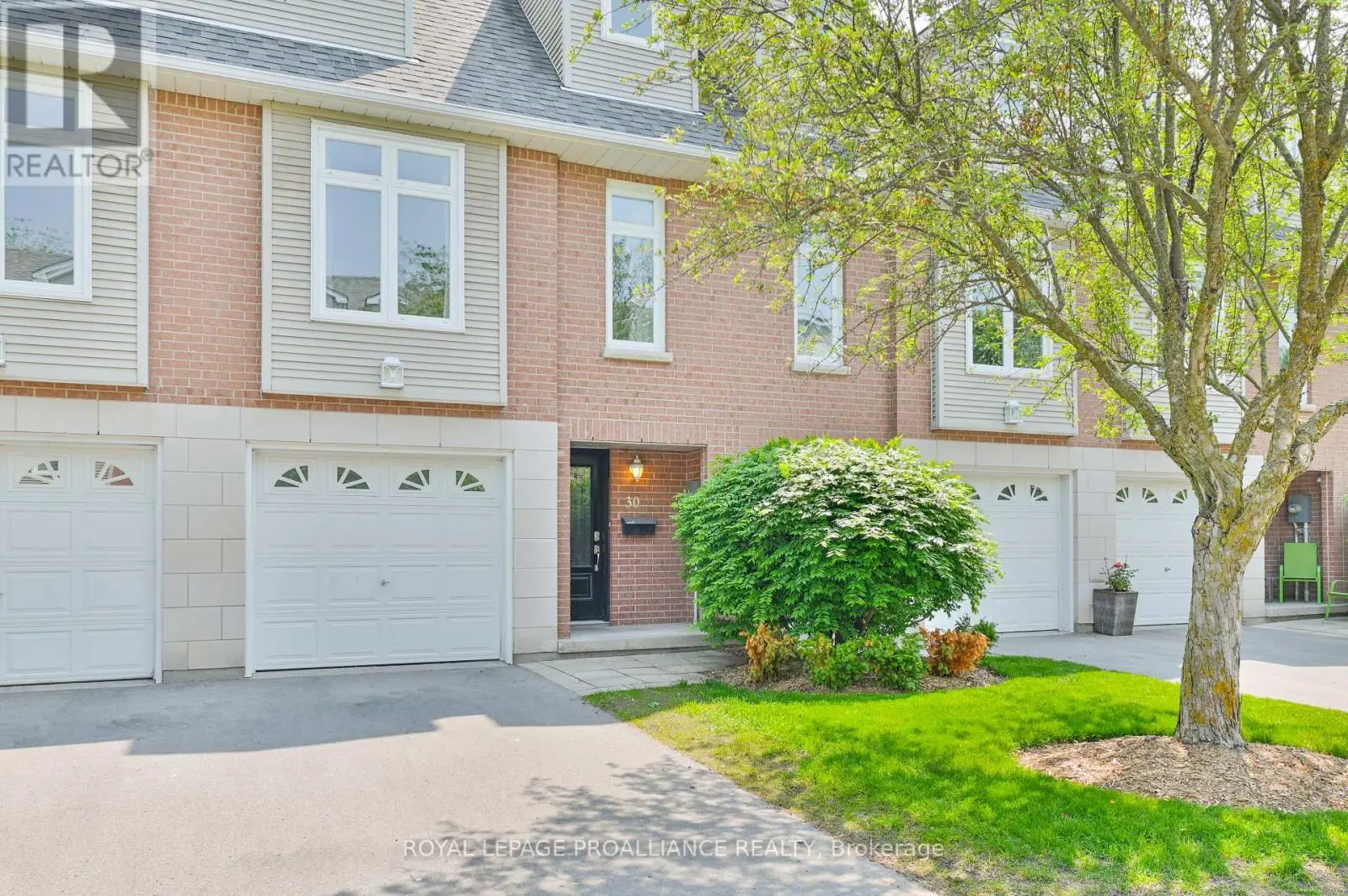 30 - 9 Progress Avenue, Belleville, Ontario  K8P 4Z3 - Photo 2 - X12207490