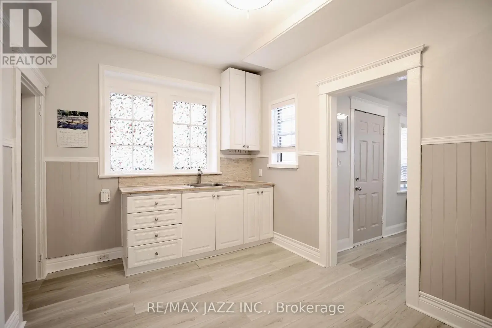 118 Eastwood Road, Toronto, Ontario  M4L 2C9 - Photo 2 - E12207841