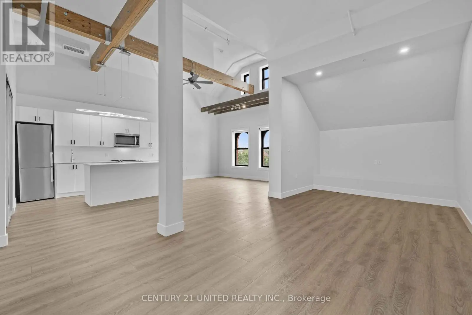 402 - 475 George Street N, Peterborough Central, Ontario  K9J 3G6 - Photo 2 - X12207926