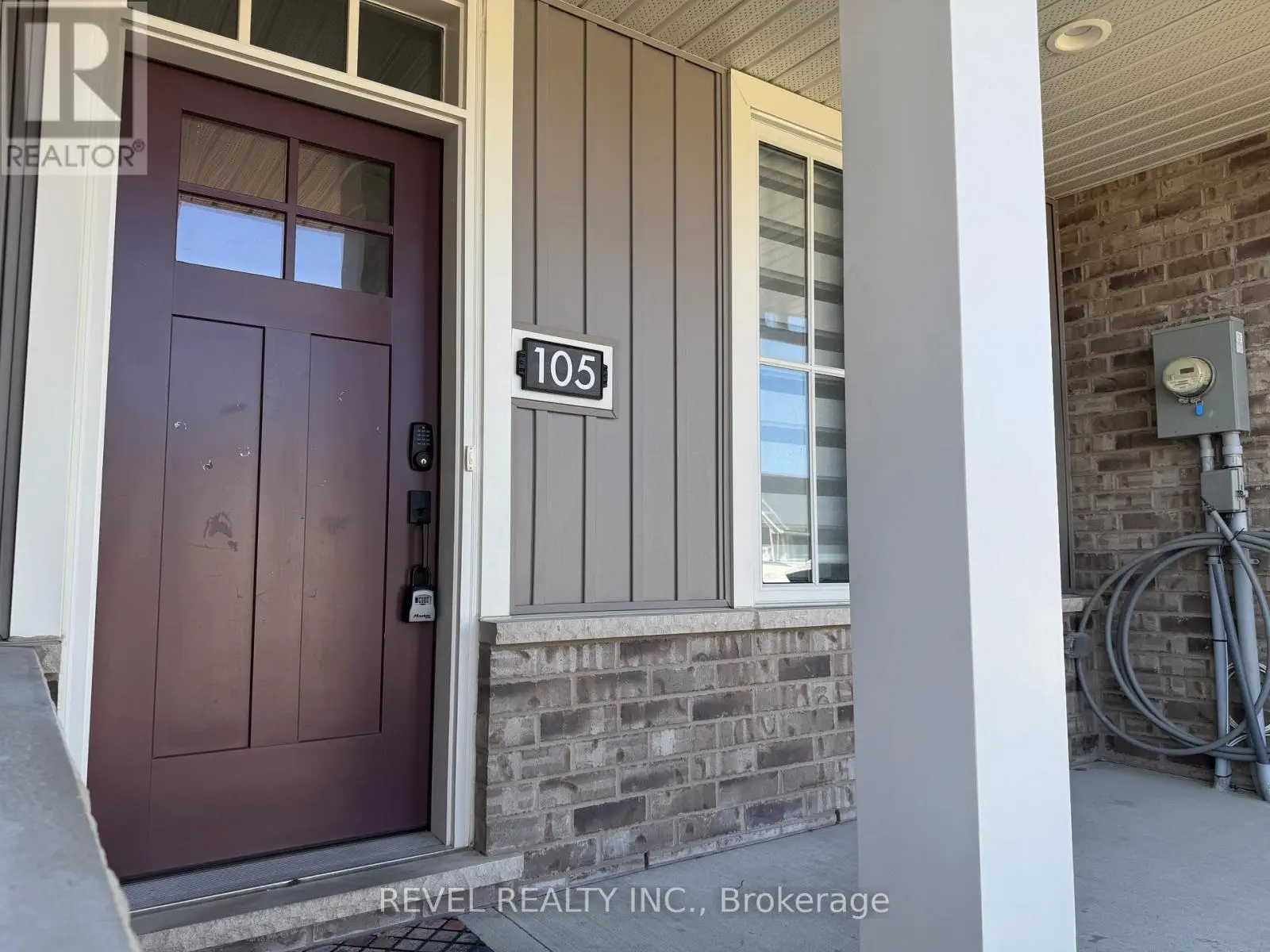 105 Livingston Drive, Tillsonburg, Ontario  N4G 0J3 - Photo 2 - X12209648
