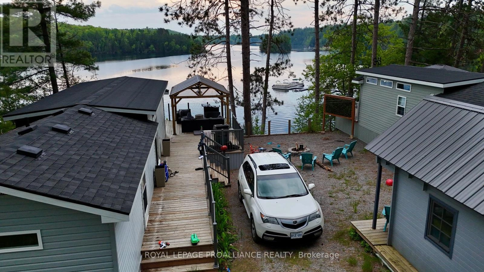 240 Pinewood Park Road, Whitewater Region, Ontario  K0J 1Y0 - Photo 2 - X12077676