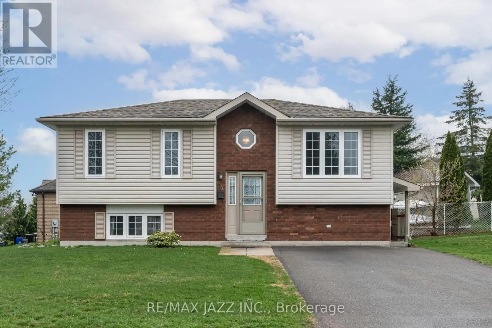 2577 Idyllwood Crescent, Peterborough East, Ontario  K9L 1Z1 - Photo 1 - X12210044