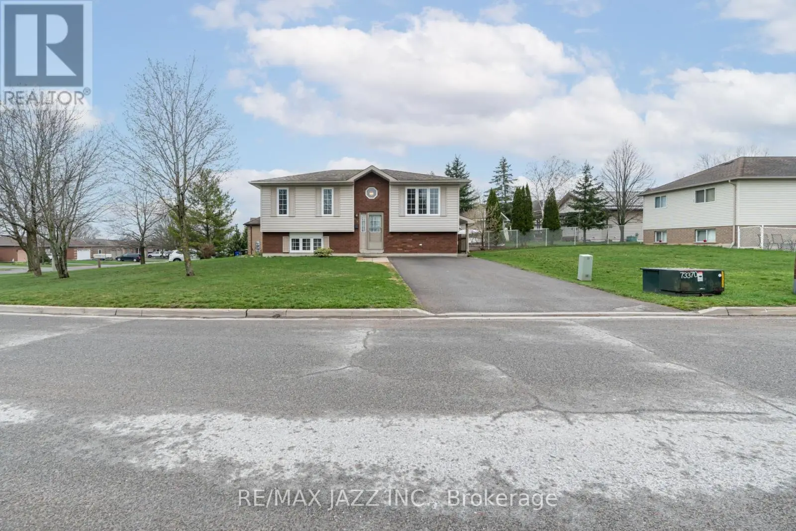 2577 Idyllwood Crescent, Peterborough East, Ontario  K9L 1Z1 - Photo 2 - X12210044