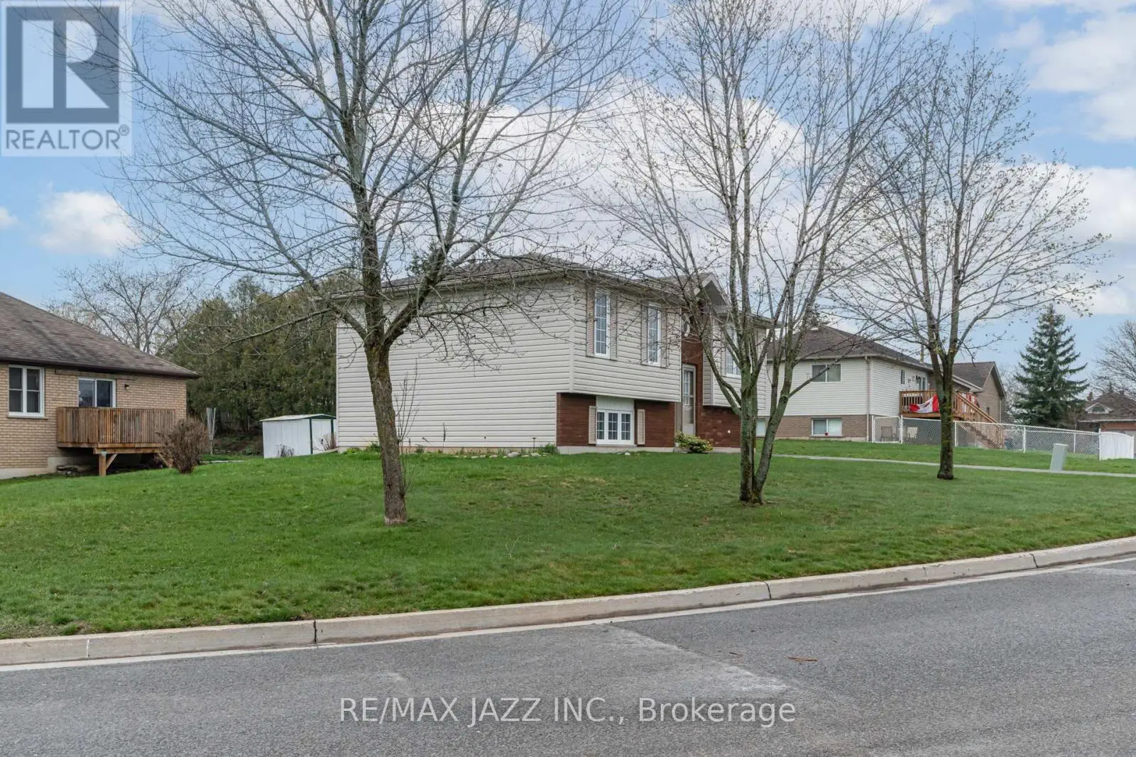 2577 Idyllwood Crescent, Peterborough East, Ontario  K9L 1Z1 - Photo 3 - X12210044