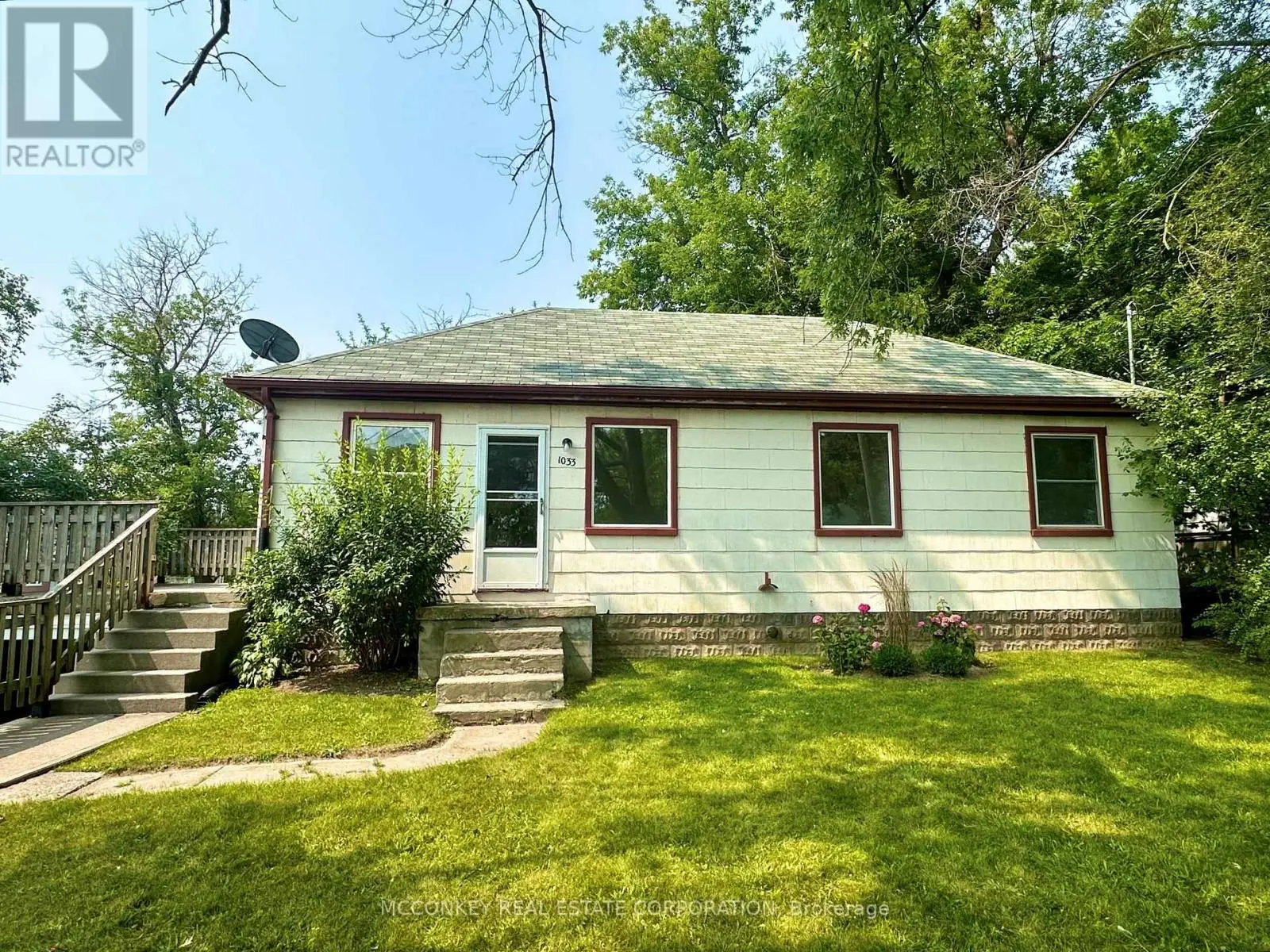 1033 Western Avenue, Peterborough Central, Ontario  K9J 5W5 - Photo 2 - X12210119