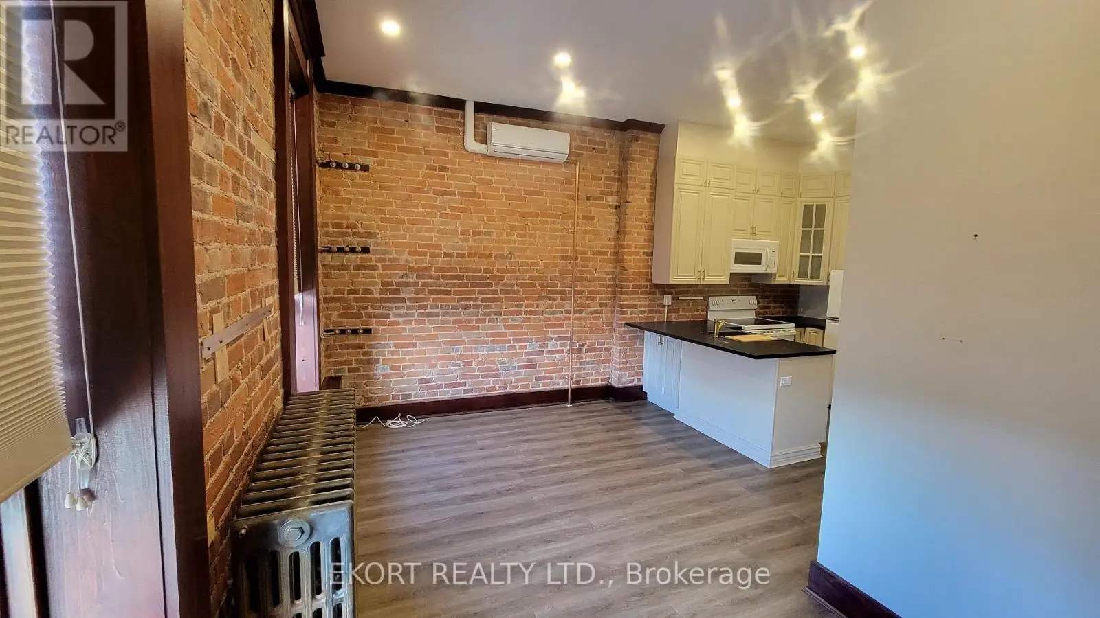 9 - 251 Front Street, Belleville, Ontario  K8N 2Z6 - Photo 2 - X12210636