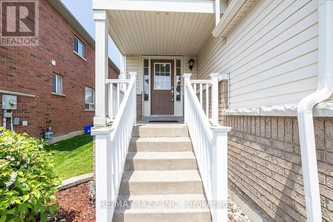 80 Barrister Avenue, Whitby, Ontario  L1R 3H3 - Photo 3 - E12210827