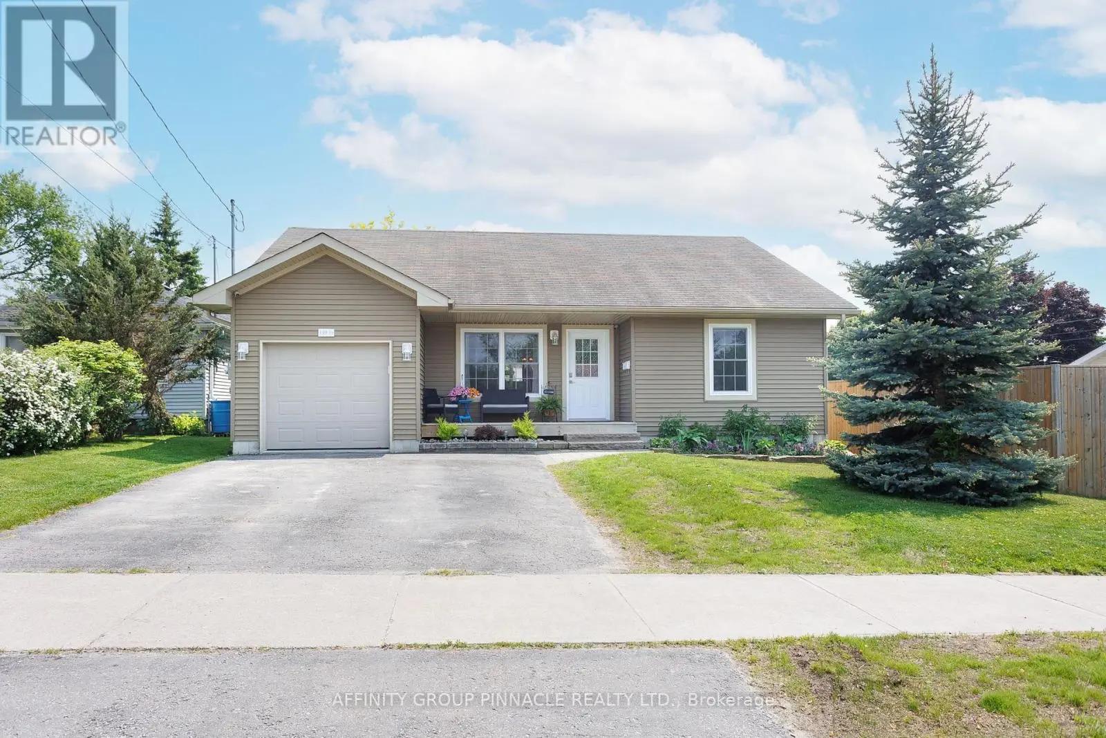 139 1/2 King Street, Kawartha Lakes, Ontario  K9V 1E4 - Photo 1 - X12210921