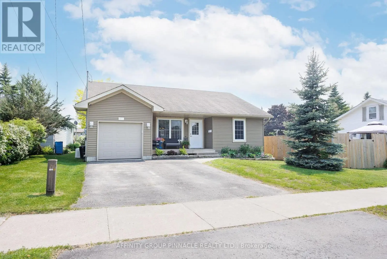 139 1/2 King Street, Kawartha Lakes, Ontario  K9V 1E4 - Photo 2 - X12210921