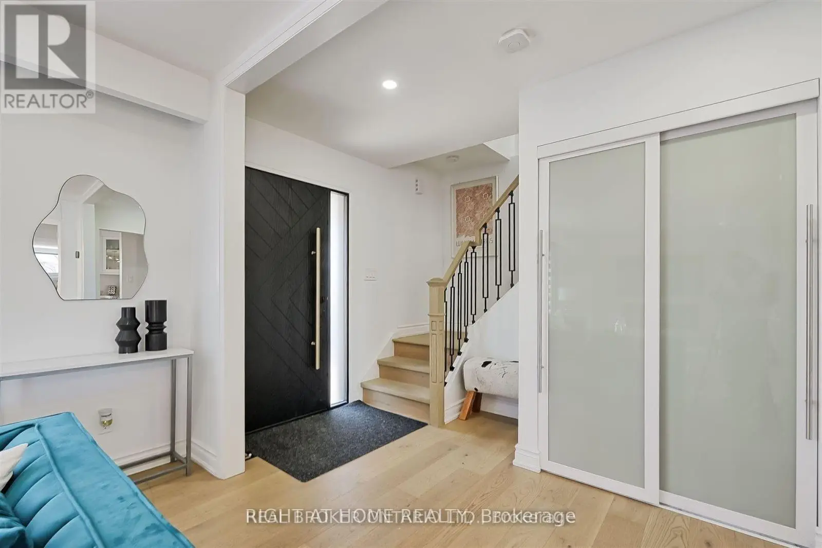 Upper-778 Ashley Court, Oshawa, Ontario  L1G 2Y5 - Photo 3 - E12211642