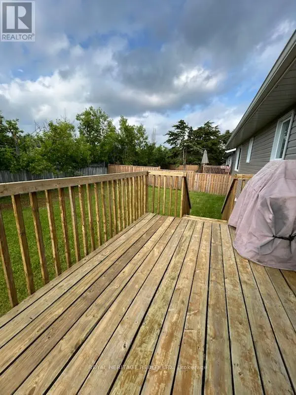 12 Juniper Court, Kawartha Lakes, Ontario  K0M 1A0 - Photo 3 - X12211893