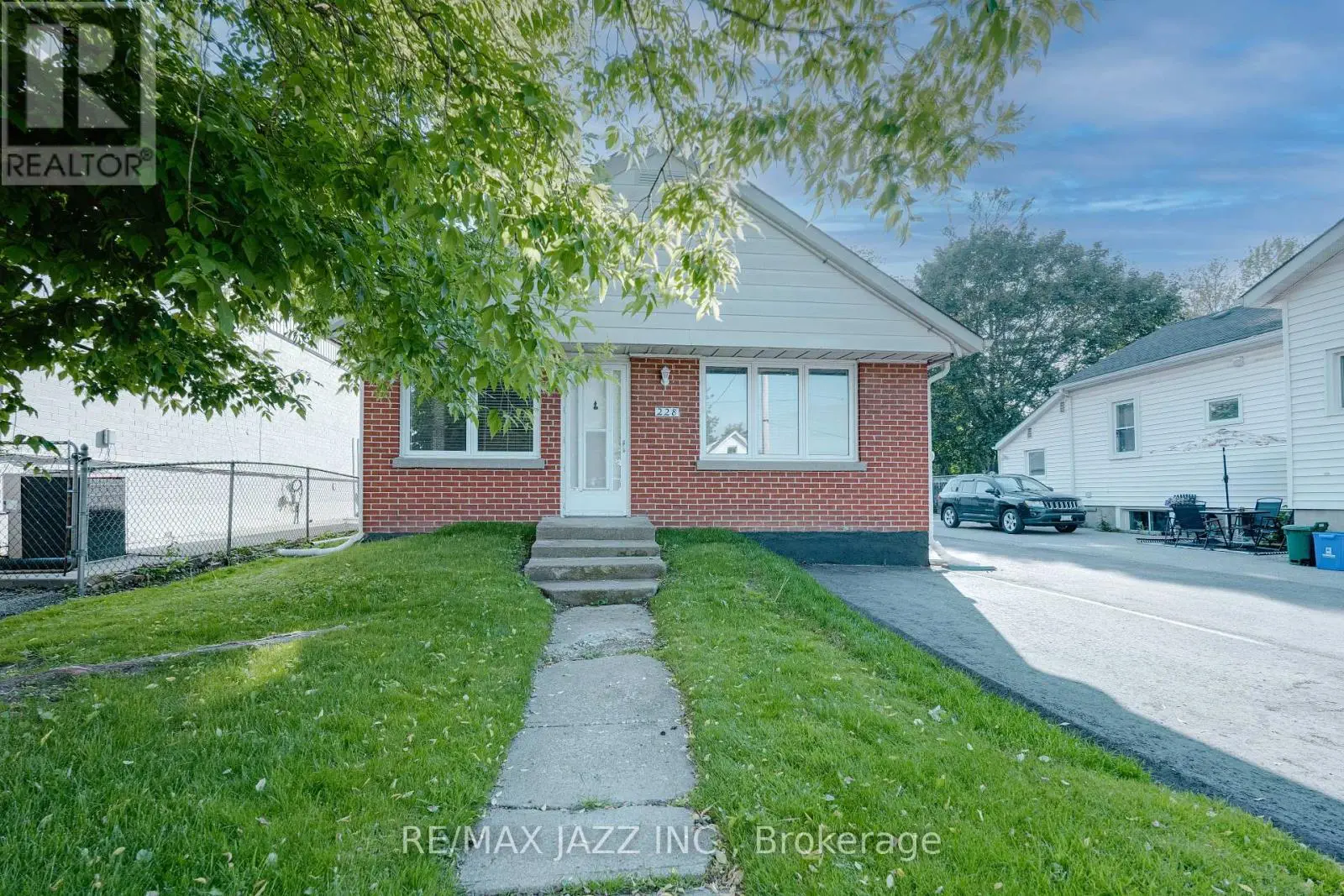 228 Gibbons Street, Oshawa, Ontario  L1J 4Y6 - Photo 1 - E12212019