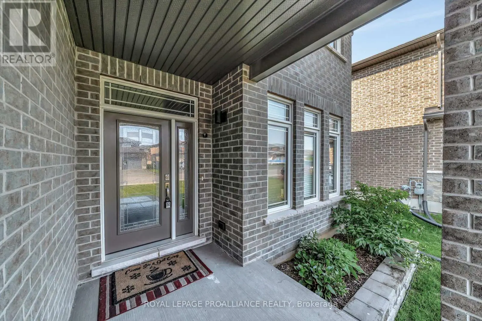64 Crews Crescent, Quinte West, Ontario  K8V 0G3 - Photo 3 - X12103596