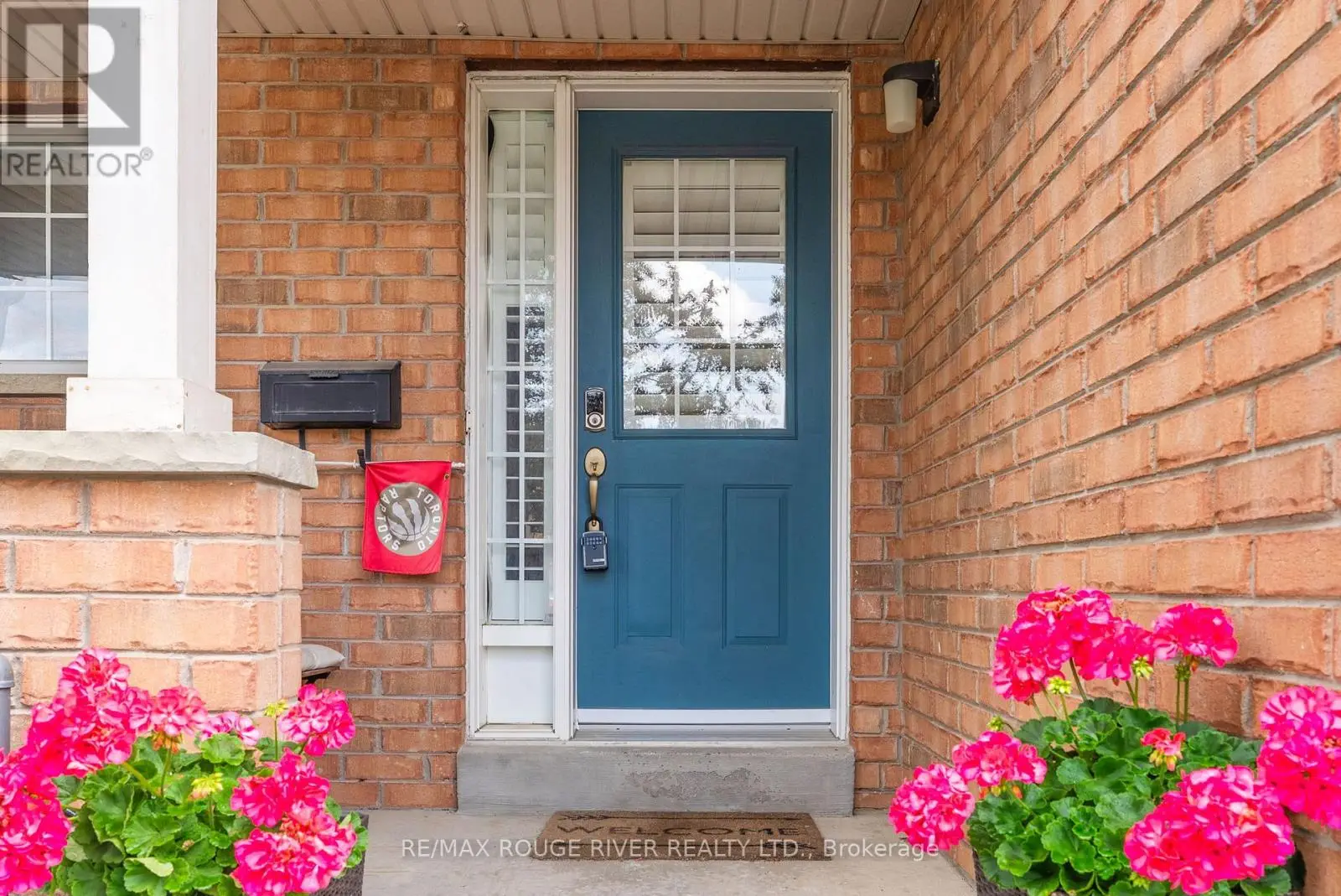 32 Palisades Court, Whitby, Ontario  L1N 9T8 - Photo 2 - E12213362