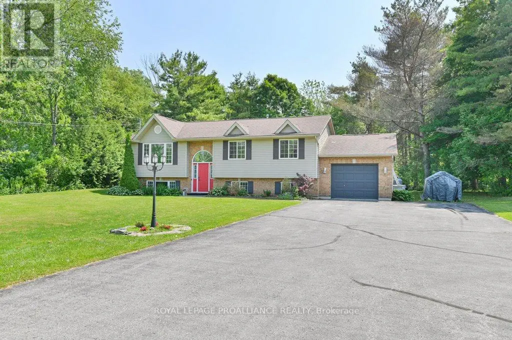 33 Hanthorn Street, Prince Edward County, Ontario  K0K 1L0 - Photo 3 - X12213351
