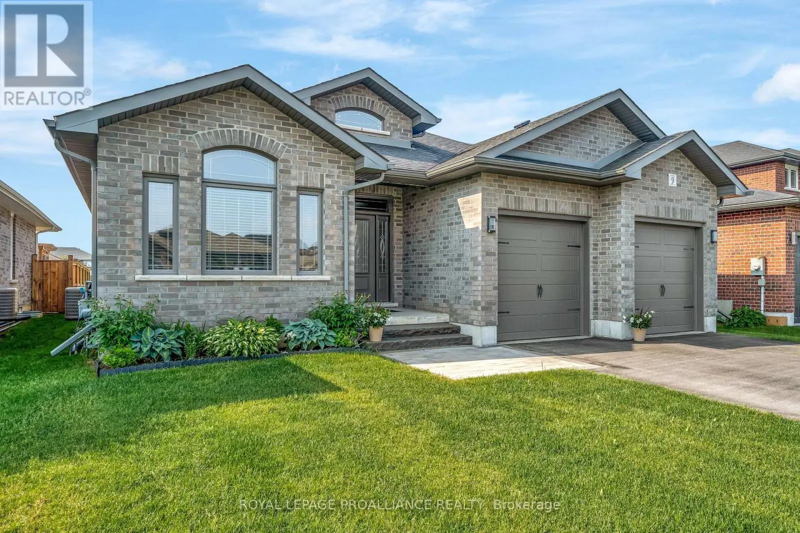 9 Bel Air Crescent, Quinte West, Ontario  K8V 0H5 - Photo 1 - X12213486
