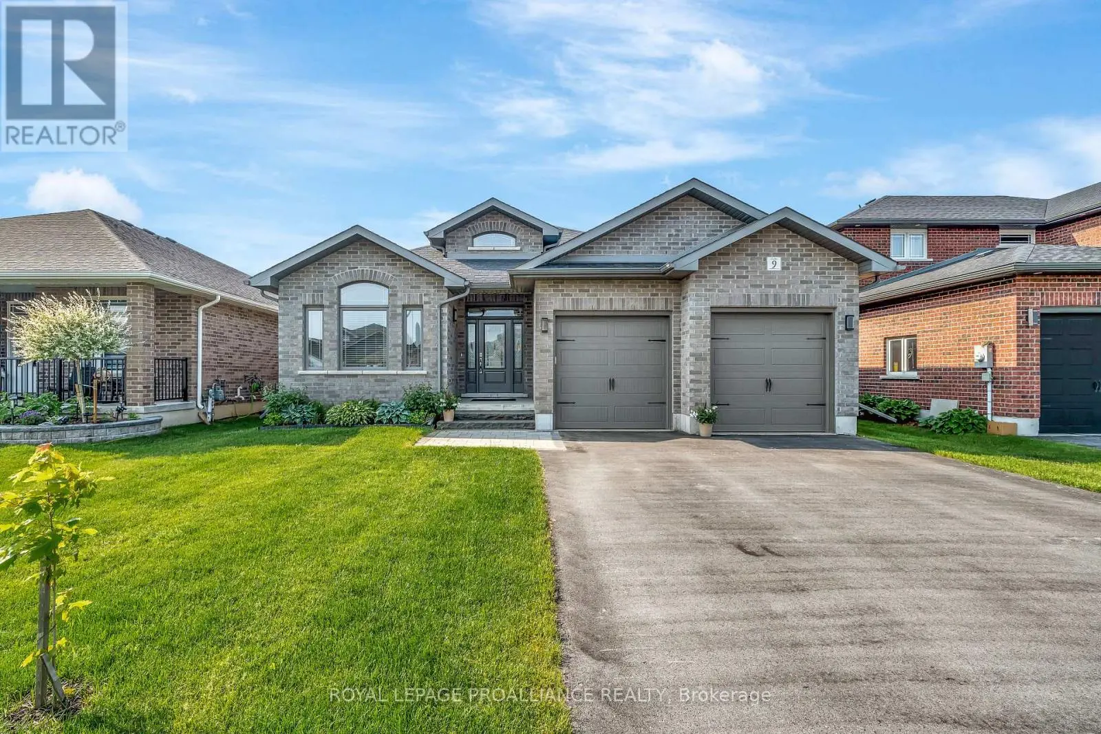 9 Bel Air Crescent, Quinte West, Ontario  K8V 0H5 - Photo 3 - X12213486
