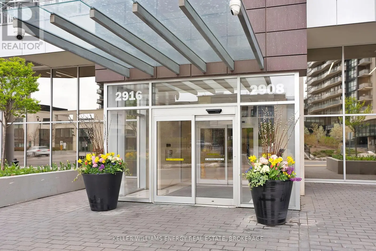 219 - 2908 Highway 7, Vaughan, Ontario  L4K 0K5 - Photo 2 - N12214595
