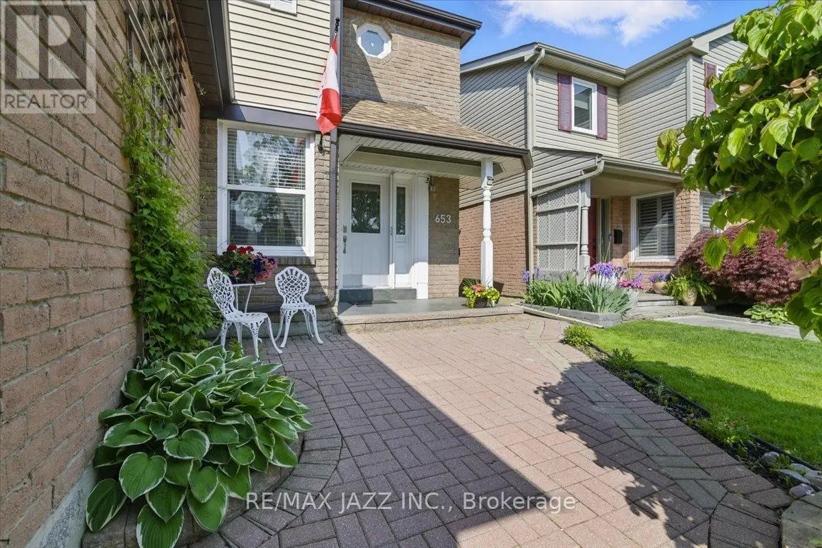 653 Cowan Circle, Pickering, Ontario  L1W 3K6 - Photo 3 - E12214966
