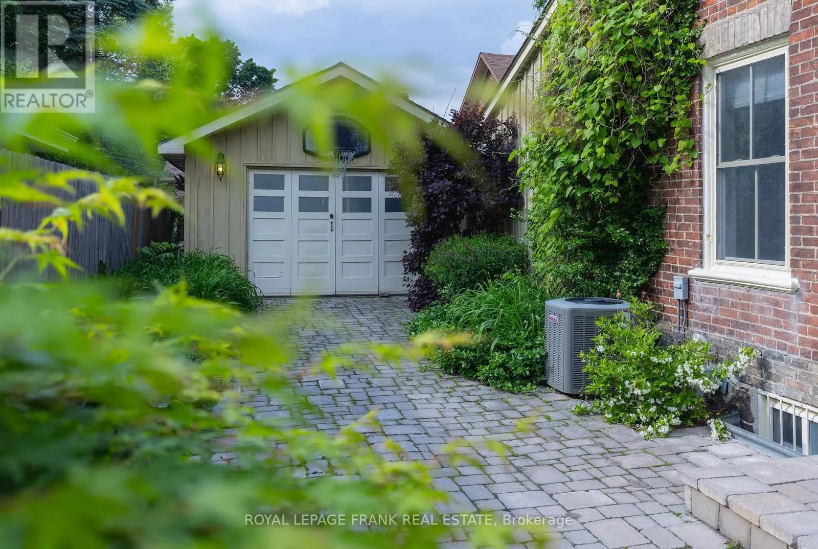 454 Weller Street, Peterborough Central, Ontario  K9H 2N6 - Photo 2 - X12215052