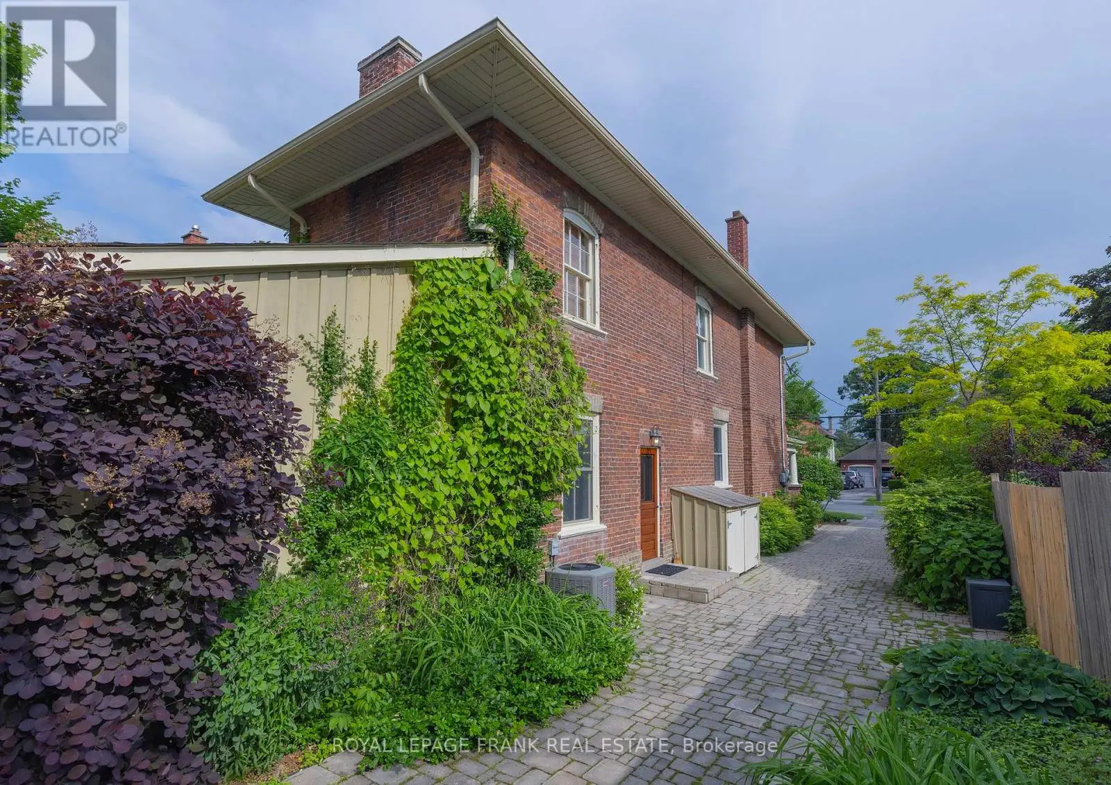 454 Weller Street, Peterborough Central, Ontario  K9H 2N6 - Photo 3 - X12215052