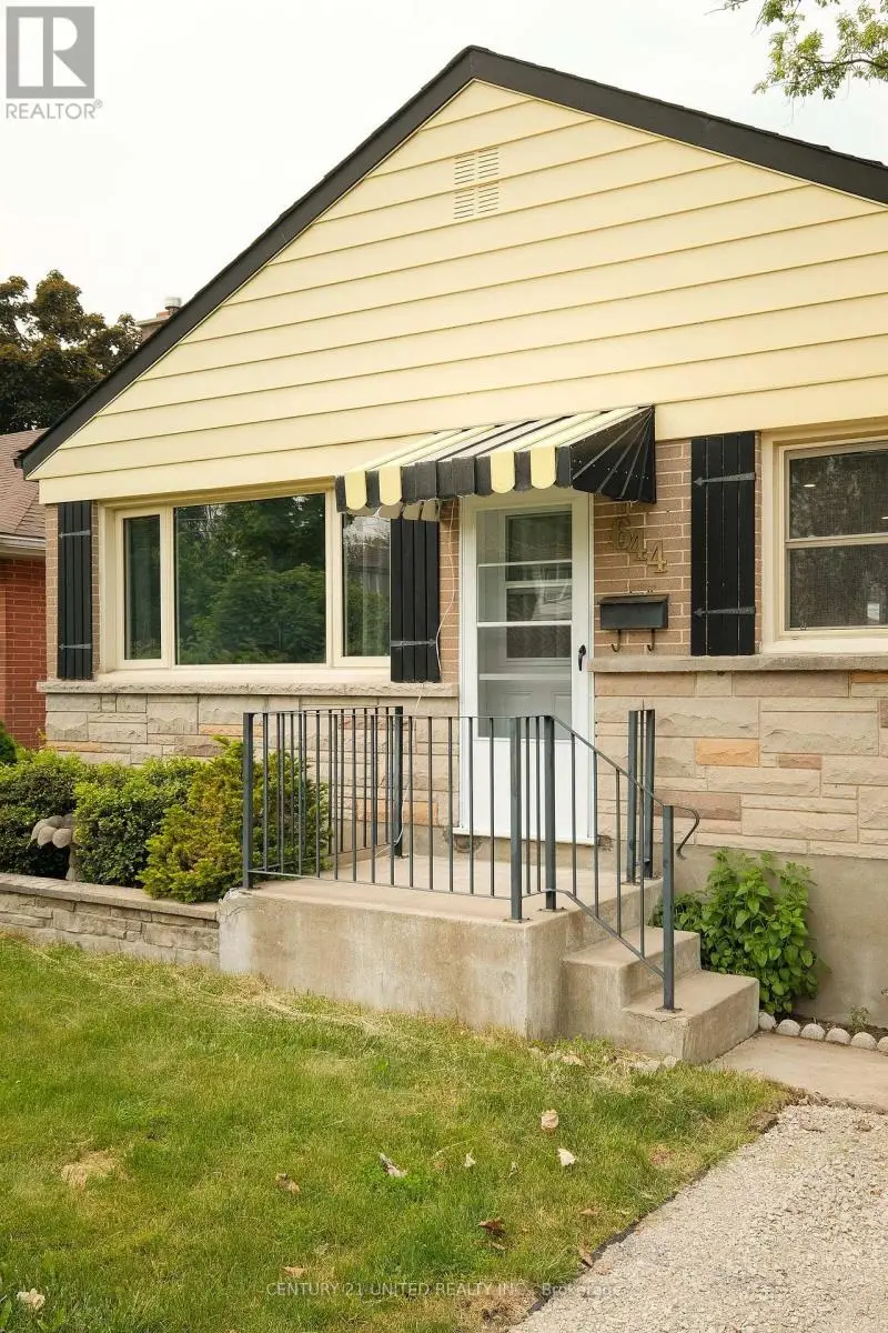 644 Crawford Drive, Peterborough South, Ontario  K9J 3W6 - Photo 2 - X12215074
