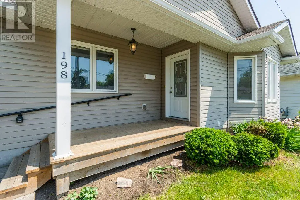 198 Moira Street W, Belleville, Ontario  K8P 1T5 - Photo 2 - X12215439