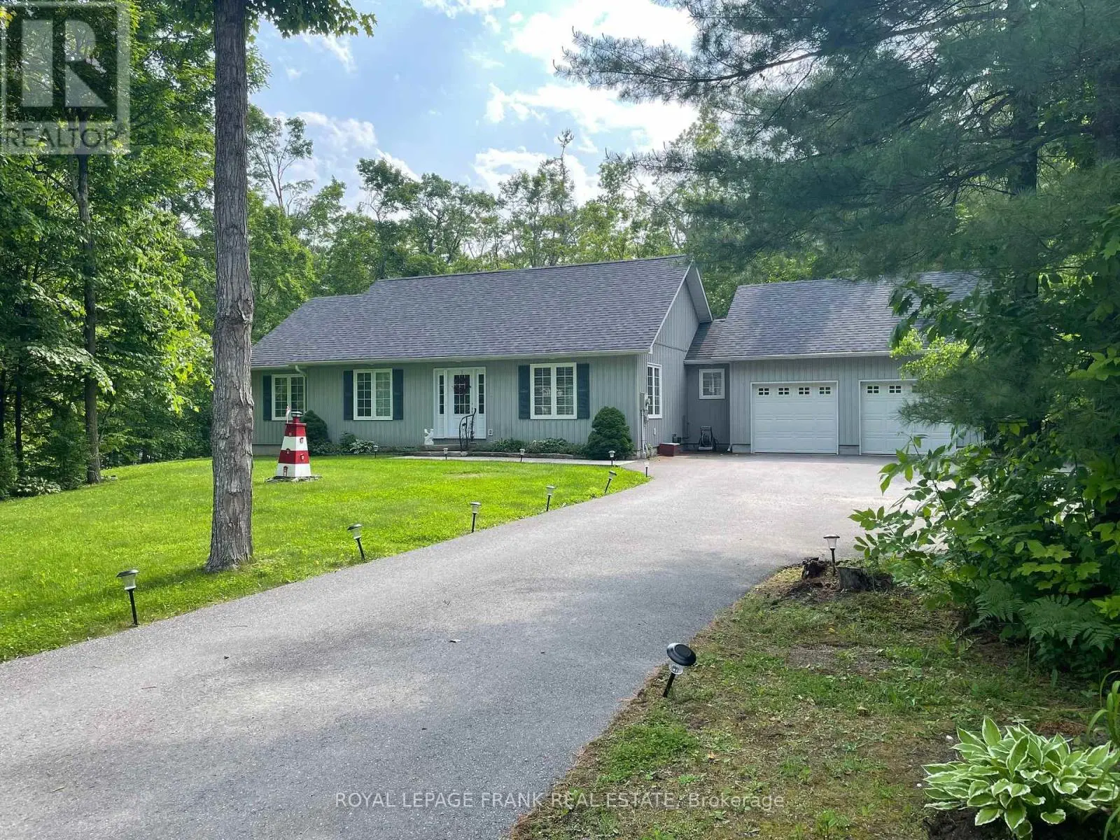 18 East Beehive Drive, Kawartha Lakes, Ontario  K0M 1A0 - Photo 2 - X12215612